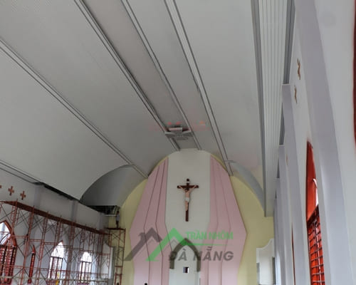 Trần nhôm nhà thờ Minh Hưng